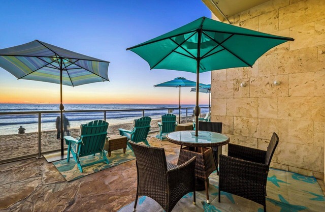 OCEAN FRONT STUDIO ON THE SAND!