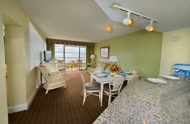Ocean Front Two Bedroom Condo, Myrtle Beach SC 3338527