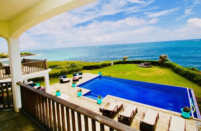 Ocean Front Villa Spectacular Views, Central Location, Restaurants & Beach Close