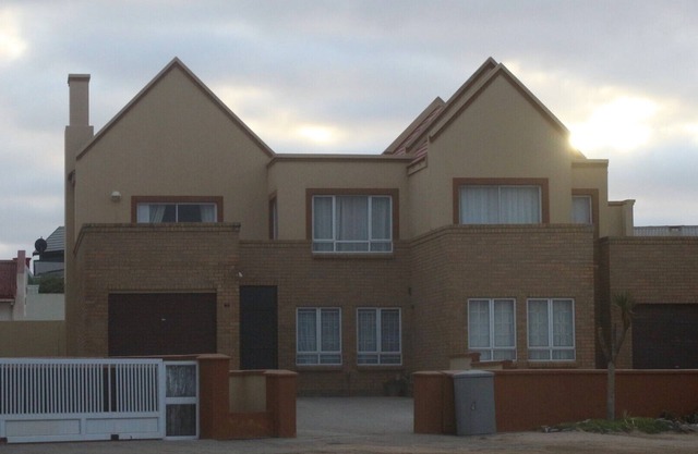 OCEAN PEARL, Beachfront