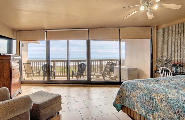 Ocean-Pool Views From 2 Balconies | MP315