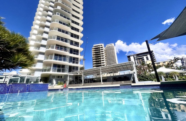 Ocean View 2BR MainBeach Getaway