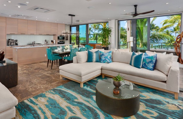 OCEAN VIEW ANDAZ PENTHOUSE LUXURY Just Steps to the Beach + Private Lanai Spa