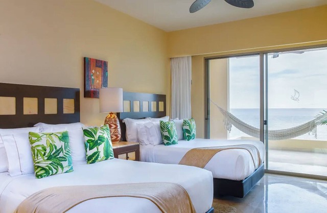 Ocean-View Deluxe Room w/Private Terrace & Hammock – Puerto Vallarta