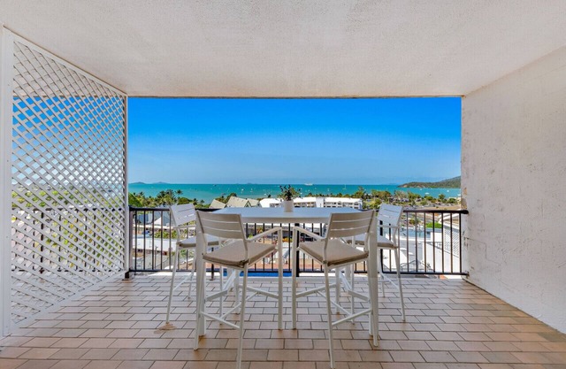 Ocean view family friendly walking distance to town WI-FI