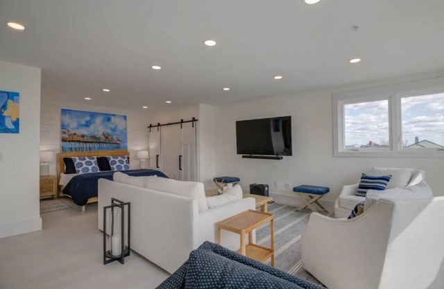 Ocean View Luxury Condo with Rooftop Lounge