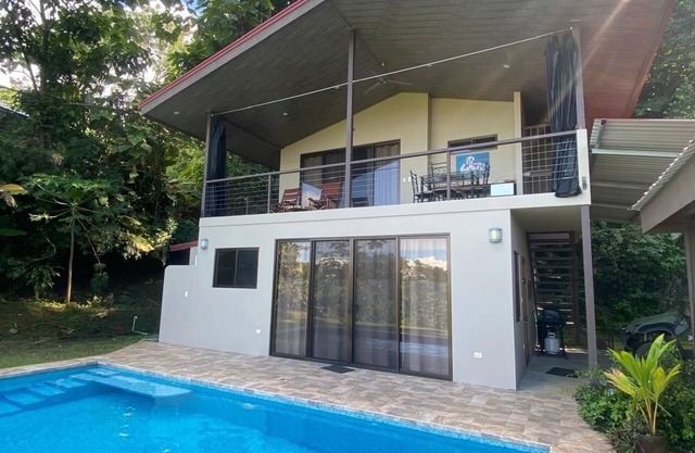 Ocean View, tranquil, 2-bedroom house, with pool, tucked in the rainforest.