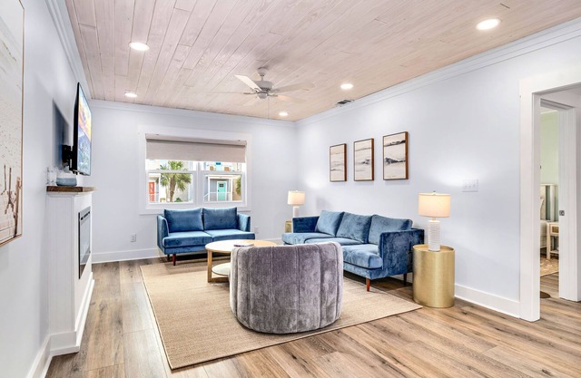 Ocean-view 2 bed 1 bath near island center on beautiful Saint George Island