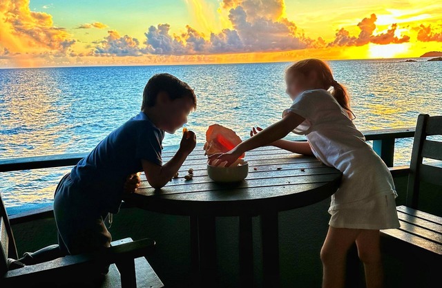 Oceanfront, 3 POOLS, Central Location, Generator!