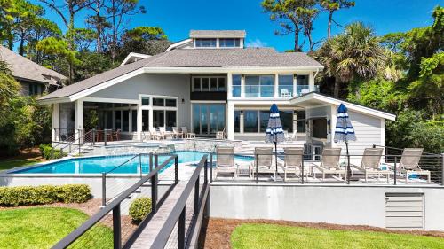 Oceanfront 7 BR 7 BA Wonderful Pool Deck Beach gear and bike rentals included