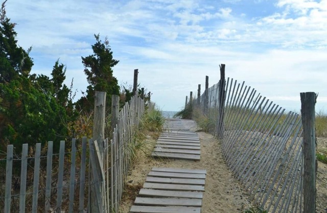 Oceanfront. Beach Badges/Equipment. WiFi. Decks. Hot Tub. Outdoor Shower. 140069