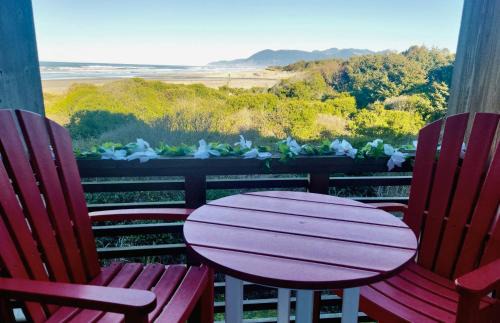 Oceanfront Bliss King Suite & Pet-friendly Stay