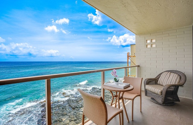 Oceanfront condo in Poipu with balcony, W/D & partial AC - 10 steps to the beach