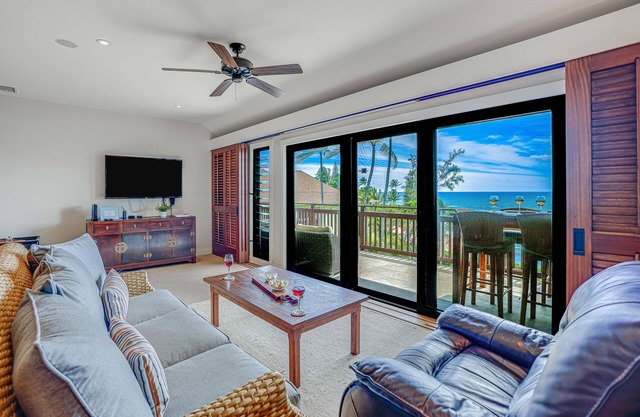 Oceanfront condo with balcony, W/D, wet bar, & pool access - gorgeous views