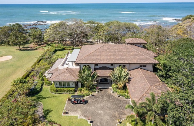 Oceanfront Estate Guest Favorite Private & Secure Staff + Breakfast Prep