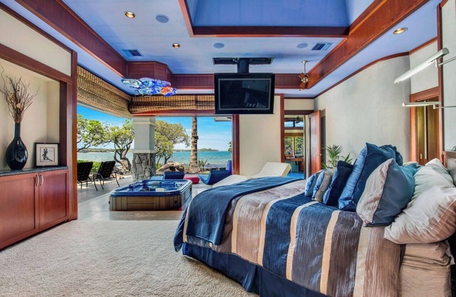 Oceanfront Estate, Steps to Ocean - Pool, Spa, Home Theater, B-Ball Court!