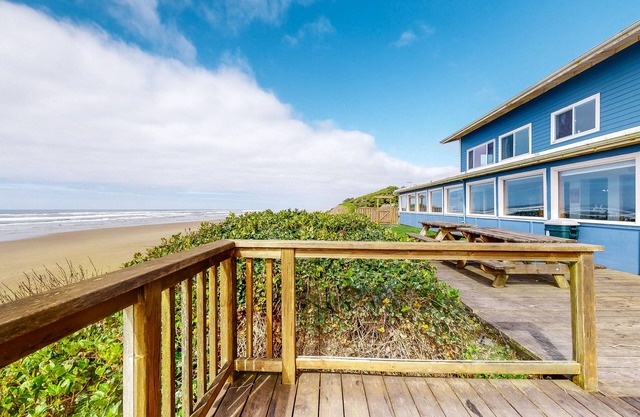 Oceanfront Home with Ocean View, High-Speed WiFi, Washer/Dryer, & Gas Fireplace