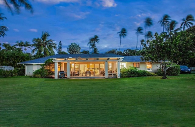Oceanfront: Large Private Beach House - Maui North Shore