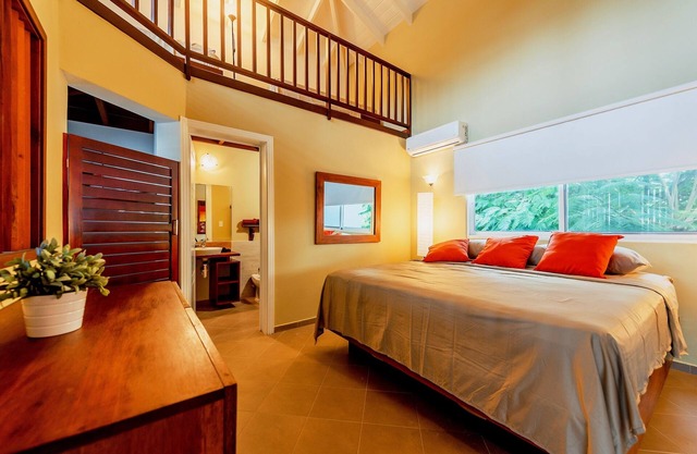 OCEANFRONT LUXURY PENTHOUSE CONDO - BEACH + SUNSETS - SLEEPS 6