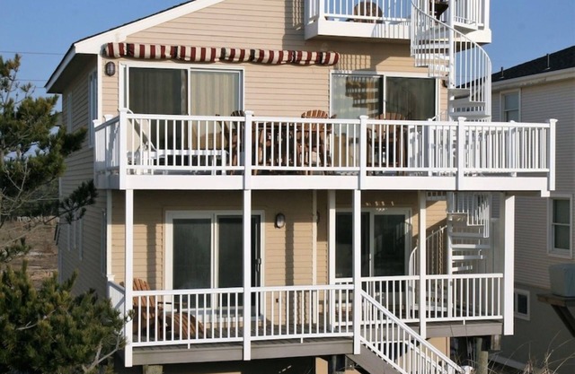 OceanFront,n nPrivate Beach Entrance.