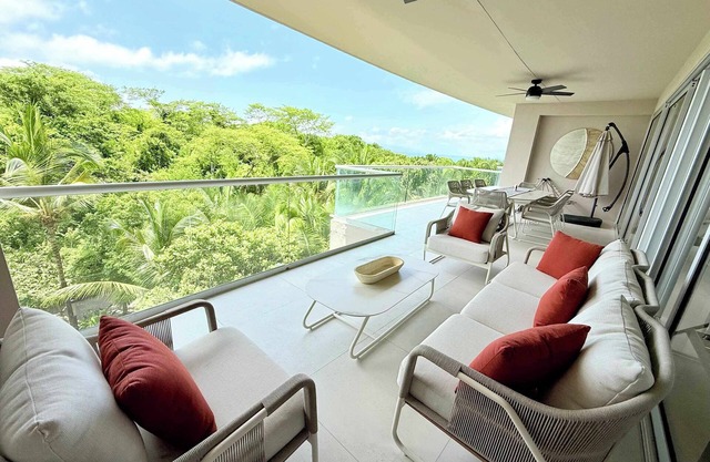 Oceanfront Paradise Luxury Apartment with Beach Access & Pool