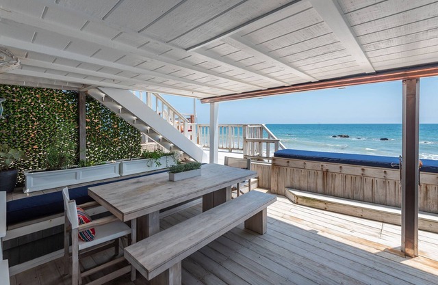 Oceanfront with Hot Tub, BBQ, Private Beach, Dog Friendly, Fully Stocked