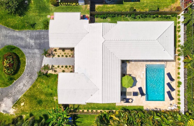 Oceanic beach house 4-bedrooms, 3-bathrooms