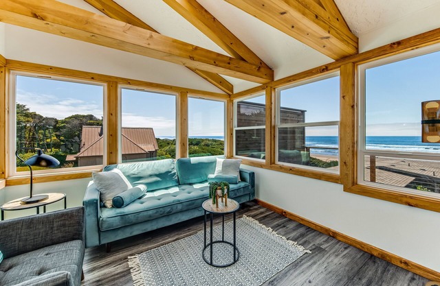 Oceanside Big Stump Beach getaway with hot tub & ocean views - dog-friendly