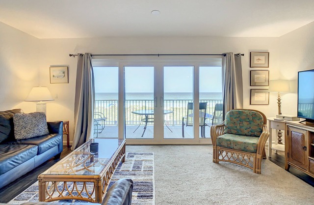 Oceanside Condominium 205- Stunning beach front Condo!