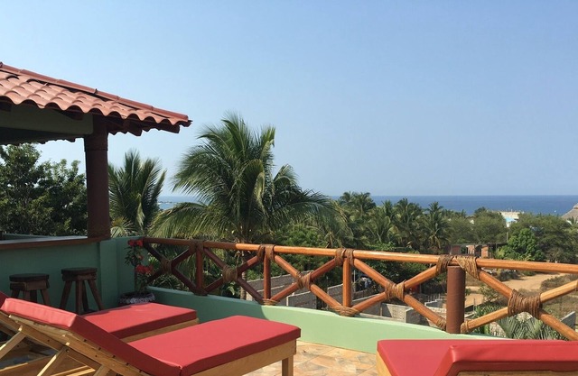Oceanview 1Br. apartment 3 blks to beach. Wi-fi, new A/C. Kitchen. 1.5 bath