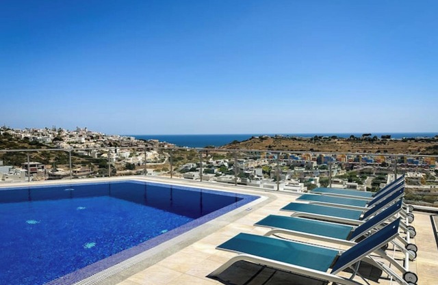 Oceanview, Infinity Pool, 5min Beach, 3 bedroom