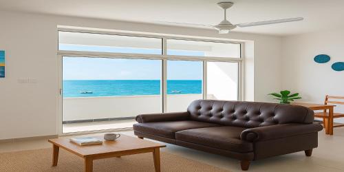 Oceanview Oasis - 2BR Beachfront Condo, Uroa Zanzibar