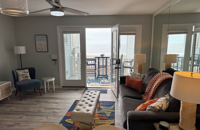 OCT rate special -One bedroom, Ocean Front-steps to sand ,sun and fun