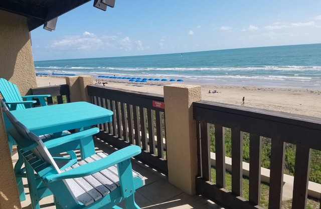 "OCTOBER" 2025-"SPECIAL-RIGHT ON THE BEACH-Amazing View-ALL REMODELED