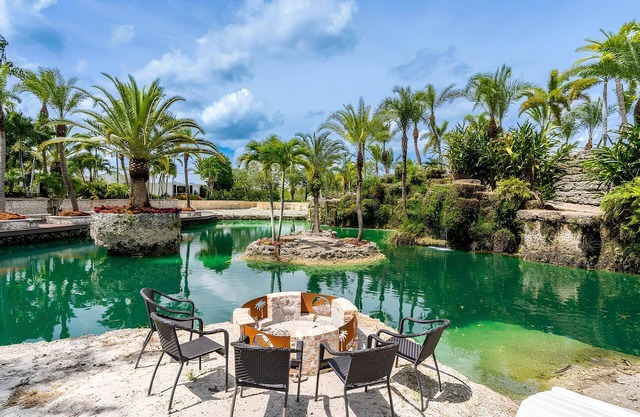 October Pink PROMO Miami SW Stunning Garden & Pool