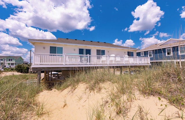 Octopus Hug, Oceanfront Dog Friendly 4 Bd./2 Bath