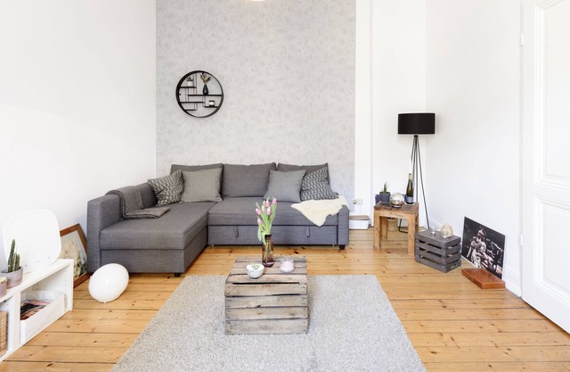 Old belly arms: Fully furnished 2.5 room apartment in Trendviertel