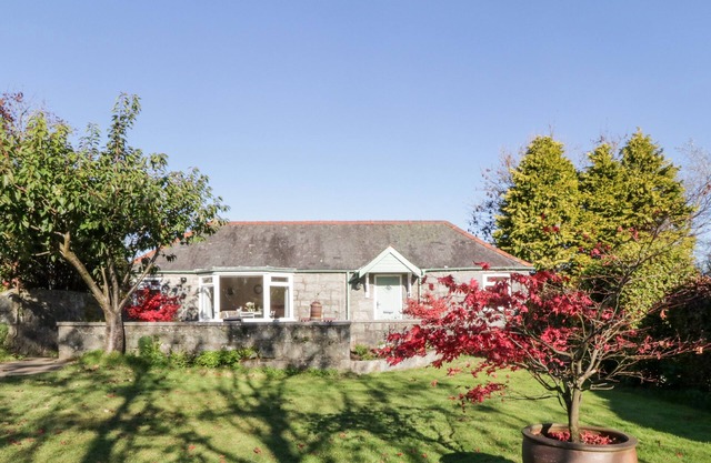 OLD KILN COTTAGE, romantic, luxury holiday cottage in New Abbey