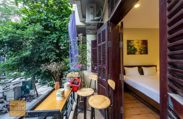 Old Quarter Gem w Balcony, Street View & Elevator