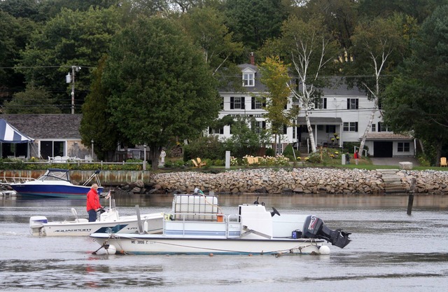 "Old River House", FAMOUS HISTORIC ELEGANCE. Waterfront/Crashing Ocean Sounds