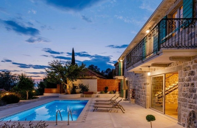 Old Stone Villa with pool, Sea and Mountain Views in Peaceful Area, Kotor Bay