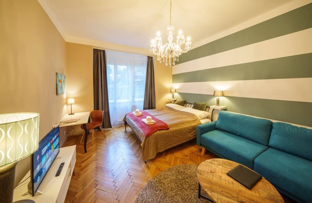 OLD TOWN - 3 ROOM BALCONY DLOUHA max 6 pers