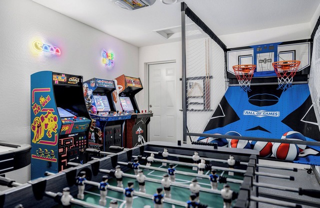 Old Town Game Room-Heated Pool-Hot Tub-Mini Golf!