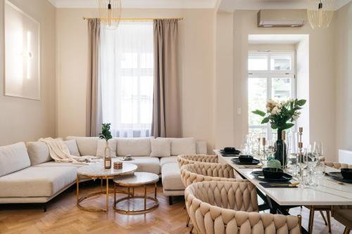 Old Town Oasis - LoftAffair