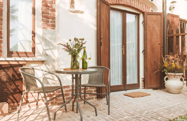 Old Well Suite in Antique Farm with Outdoor Spa in the Countryside