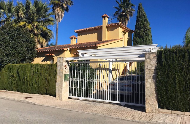 Oliva Nova Golf pool, private garden, ADSL-Wifi, TV SAT and offerts 2013
