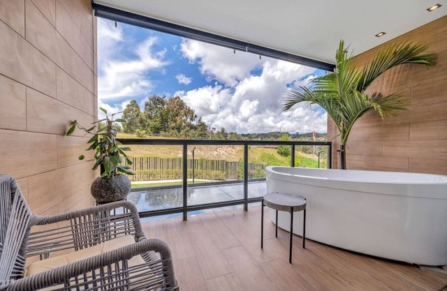 Olive 205 · Stunning Apartment with Private Bathtub fast Wifi