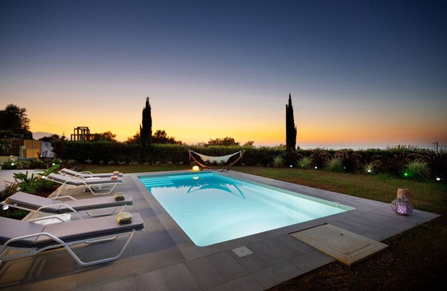 Olive Garden Residence, with Privare Pool, Full Kitchen, Garden, Pet Friendly