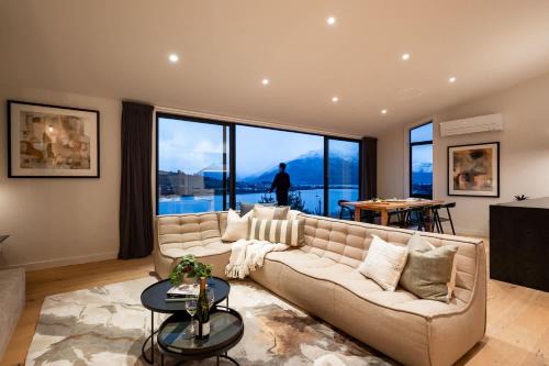 Olive Tree House Lake Mountain Views Garage