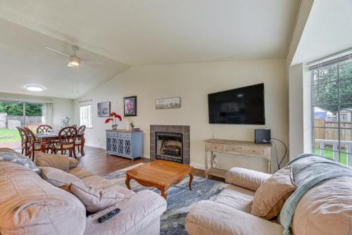 Olympia Home with Deck about 7 Mi to Amtrak Train!